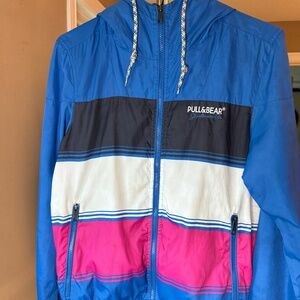 Pull & Bear windbreaker with retro colors and high-end features